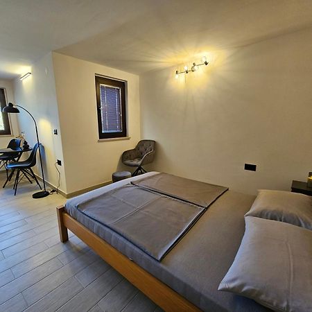 Keser Apartments Ровин Екстериор снимка