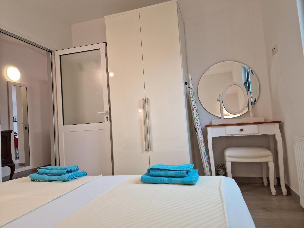 Keser Apartments Ровин Екстериор снимка