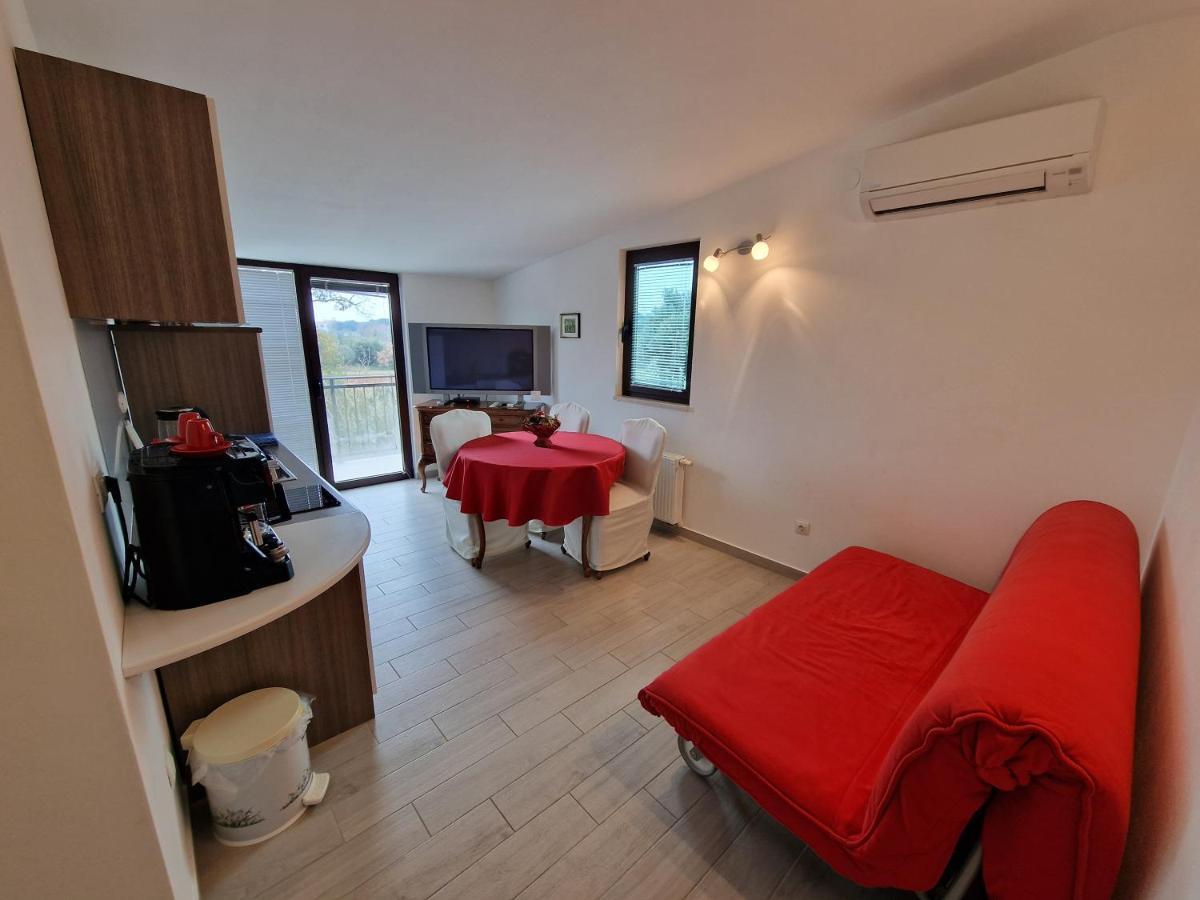 Keser Apartments Ровин Екстериор снимка