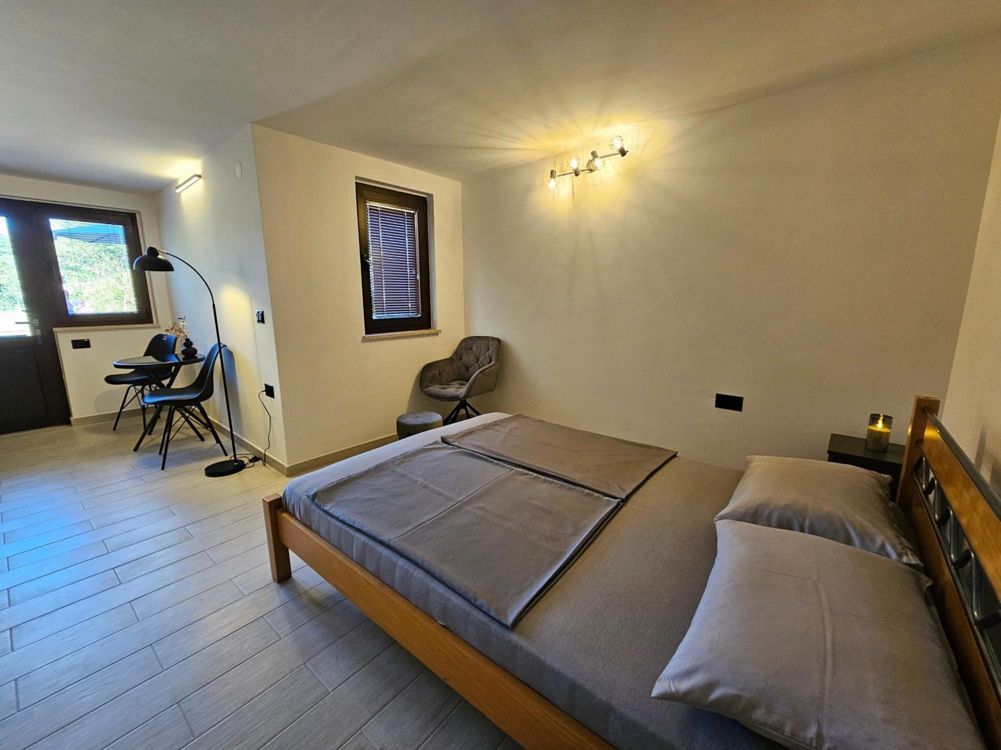 Keser Apartments Ровин Екстериор снимка