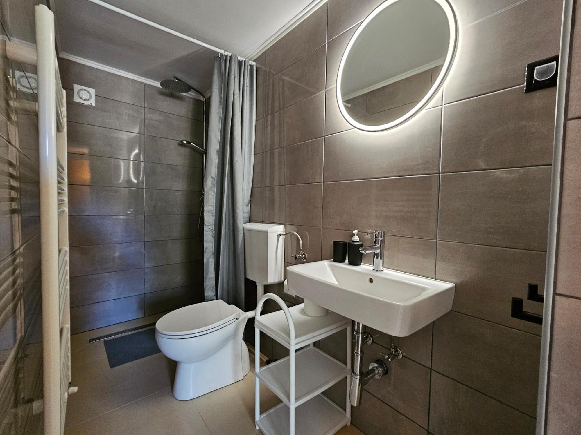 Keser Apartments Ровин Екстериор снимка