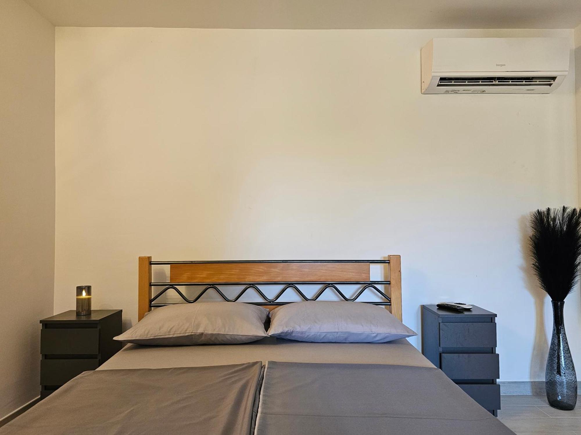 Keser Apartments Ровин Екстериор снимка