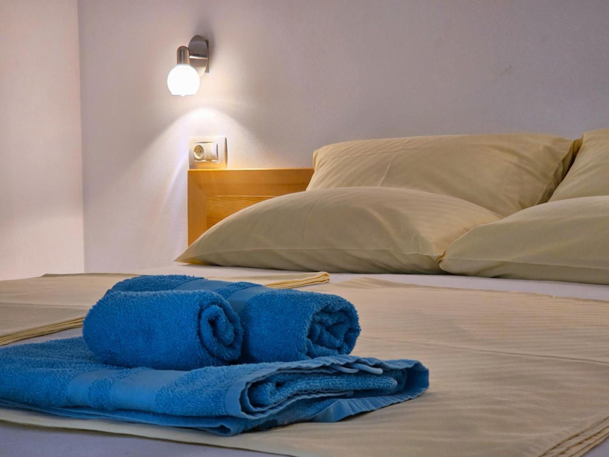 Keser Apartments Ровин Екстериор снимка