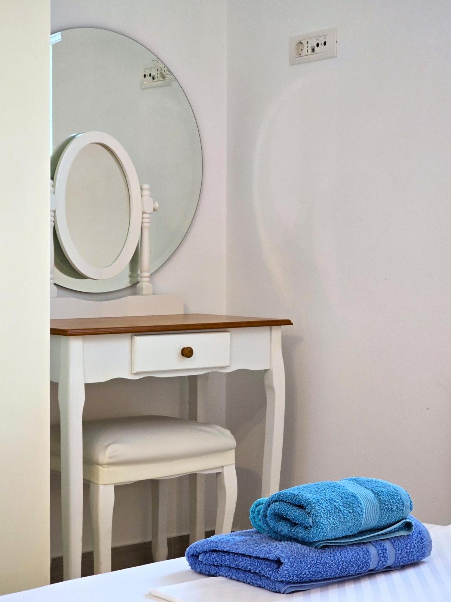 Keser Apartments Ровин Екстериор снимка