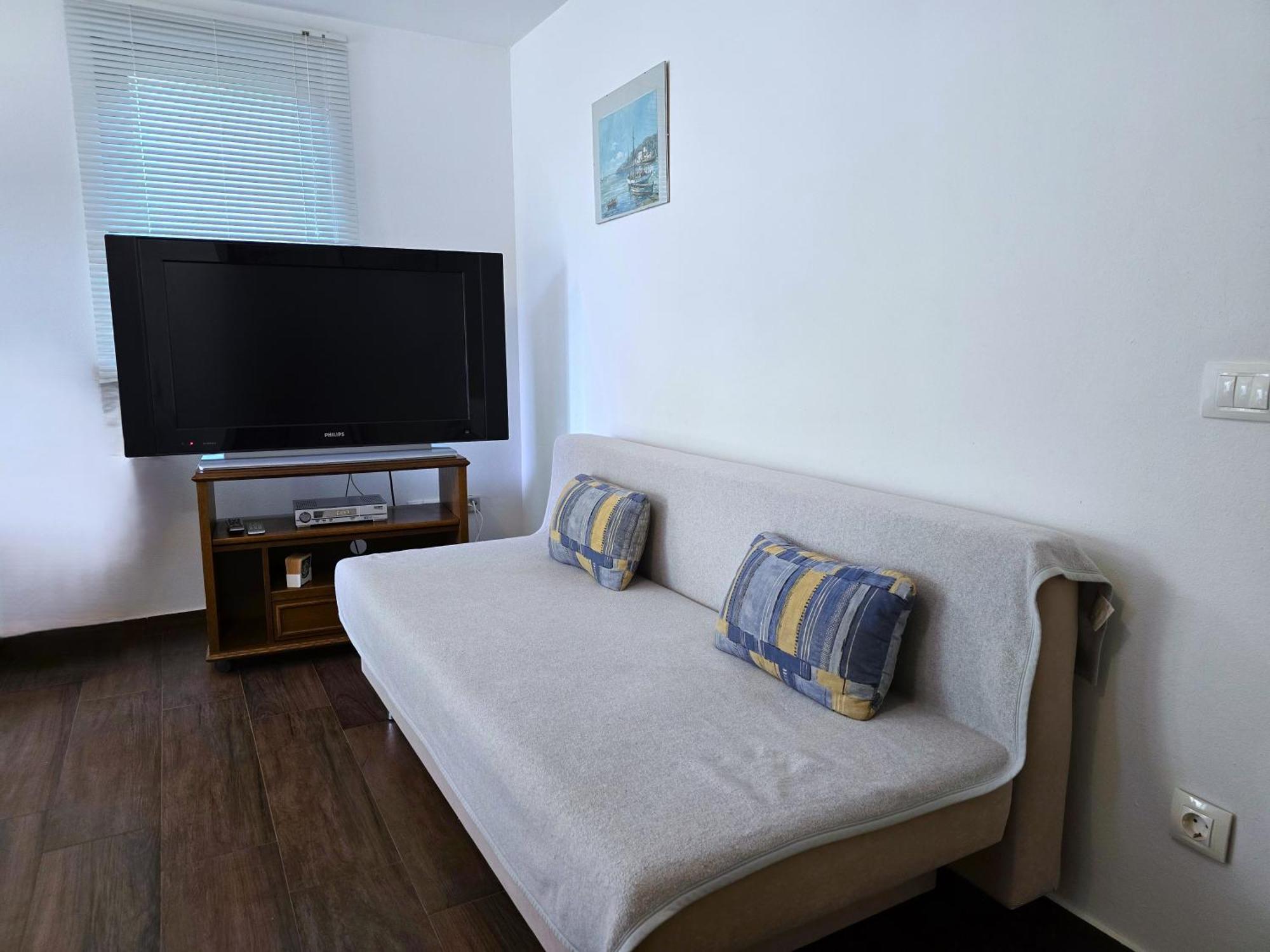 Keser Apartments Ровин Екстериор снимка