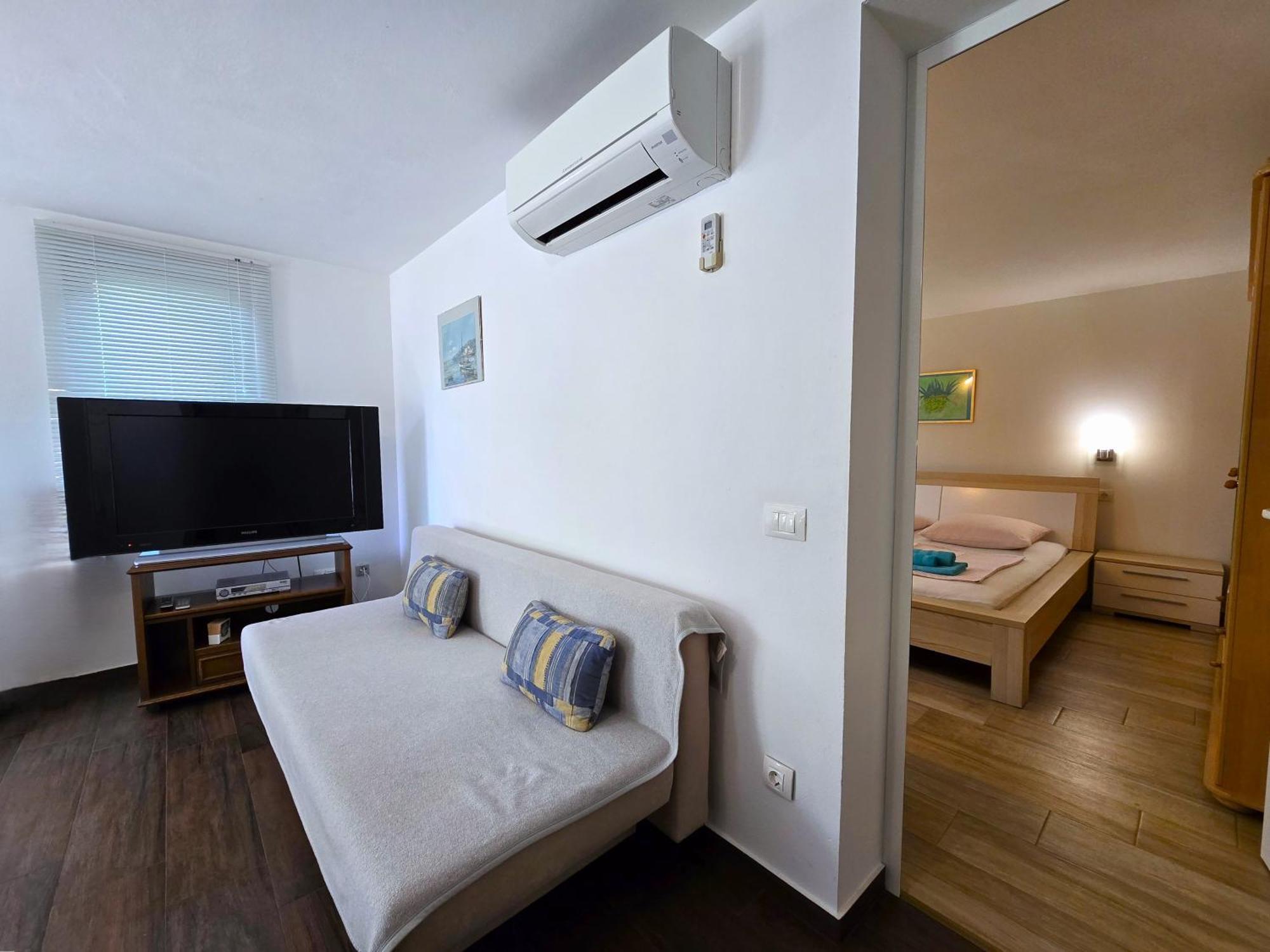Keser Apartments Ровин Екстериор снимка