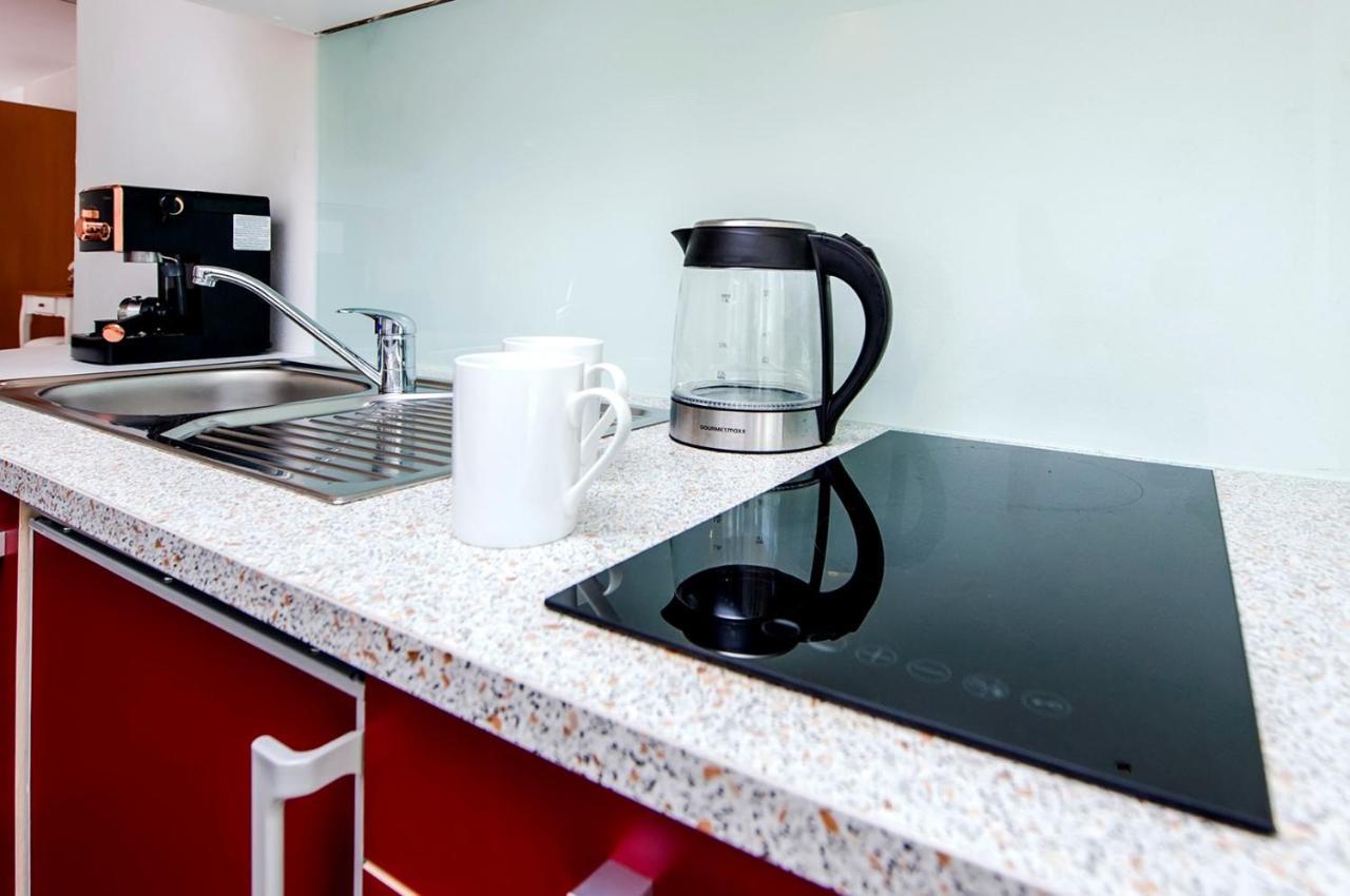 Keser Apartments Ровин Екстериор снимка