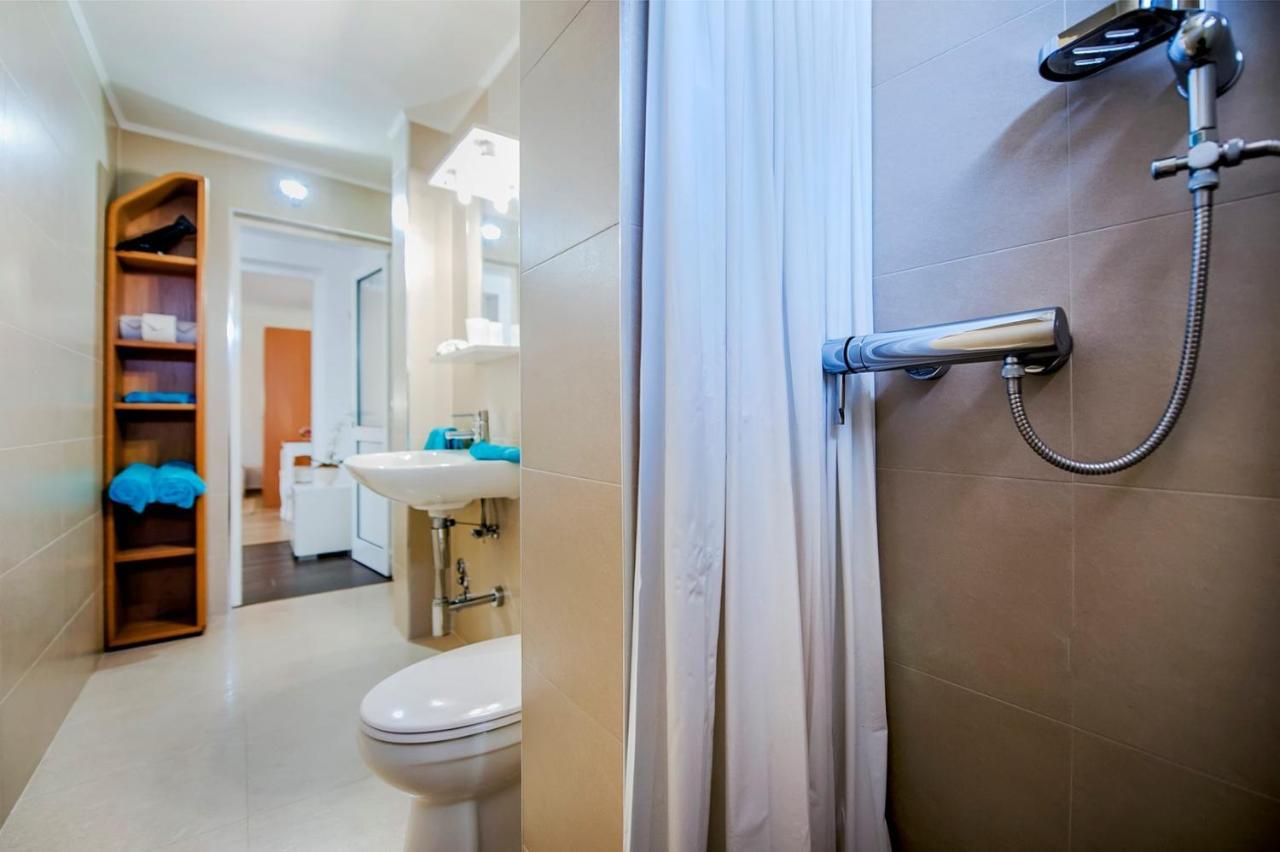 Keser Apartments Ровин Екстериор снимка