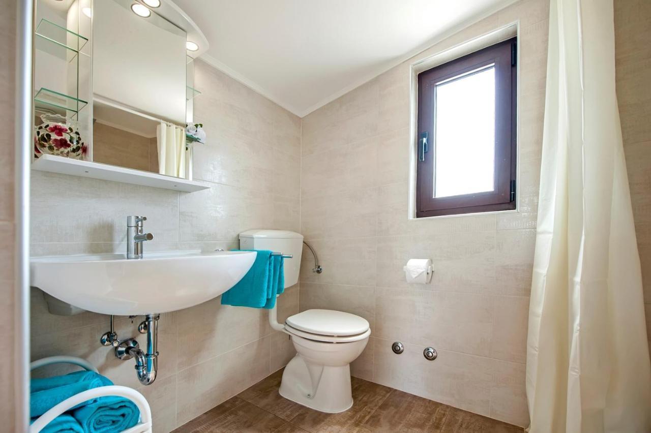 Keser Apartments Ровин Екстериор снимка