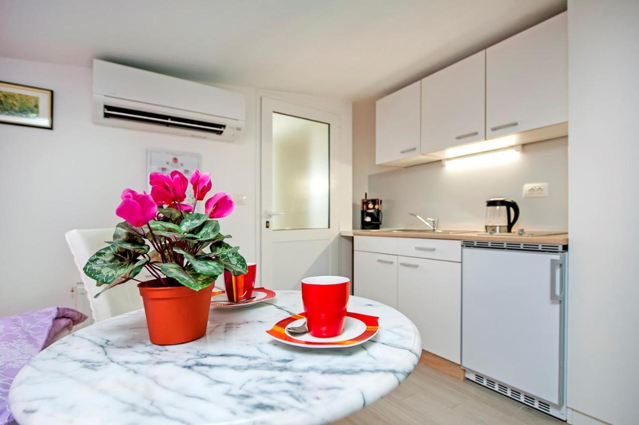 Keser Apartments Ровин Екстериор снимка