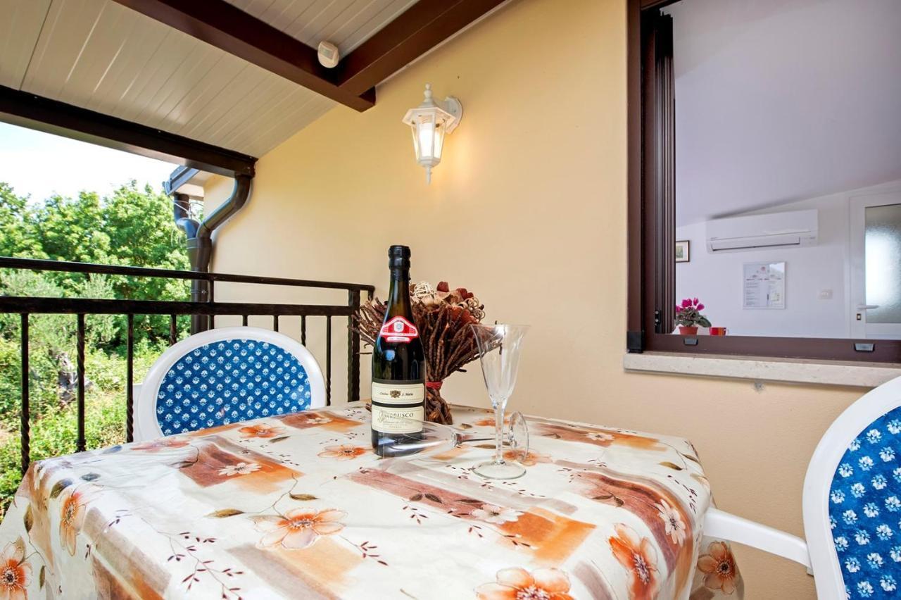 Keser Apartments Ровин Екстериор снимка