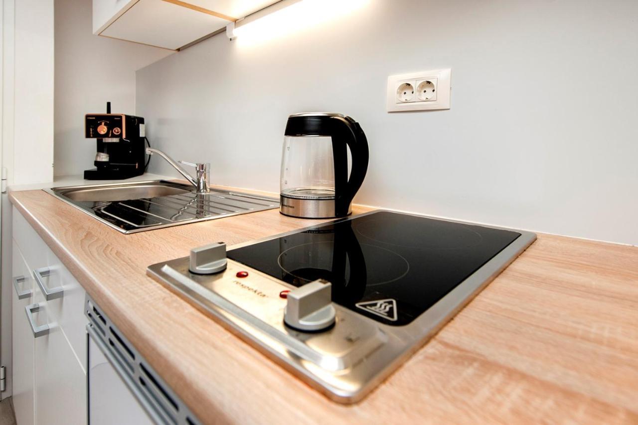 Keser Apartments Ровин Екстериор снимка