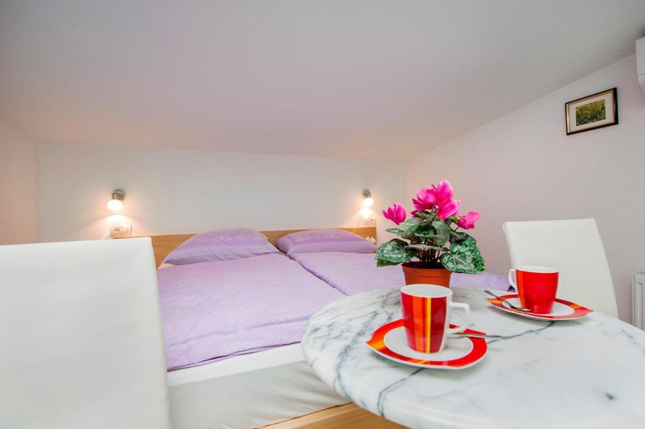 Keser Apartments Ровин Екстериор снимка