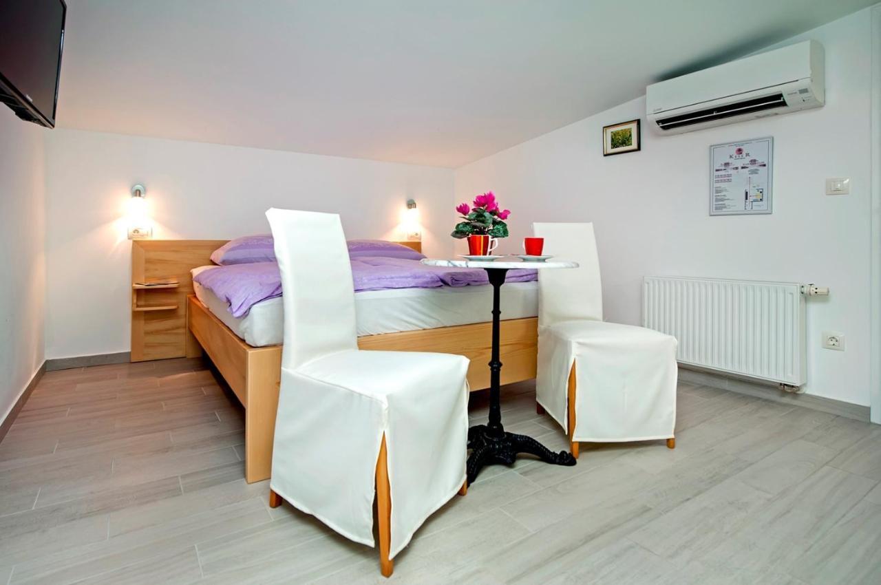 Keser Apartments Ровин Екстериор снимка
