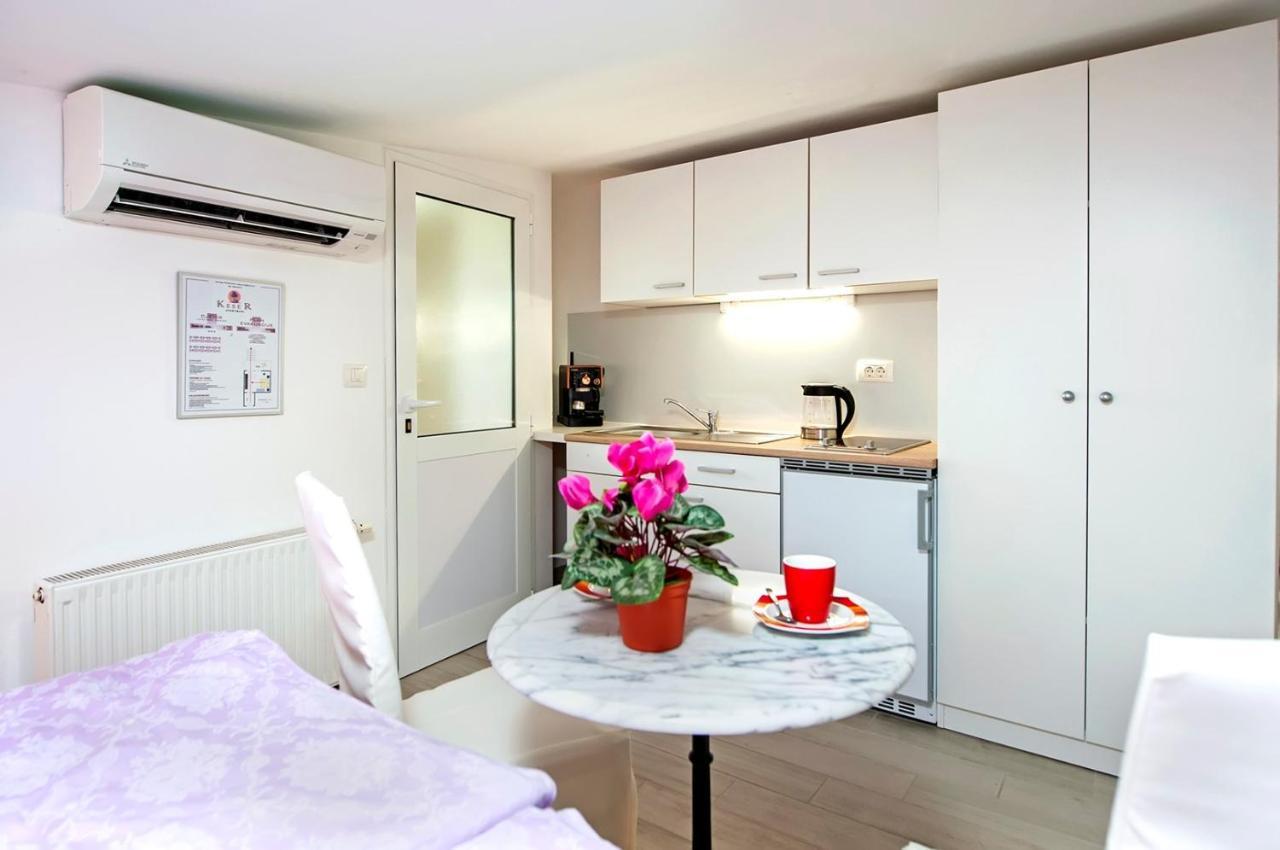 Keser Apartments Ровин Екстериор снимка